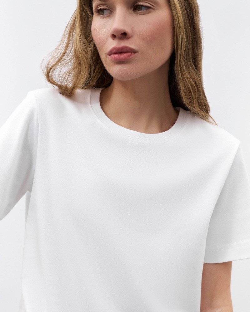 Біла базова футболка FASHIONISTA