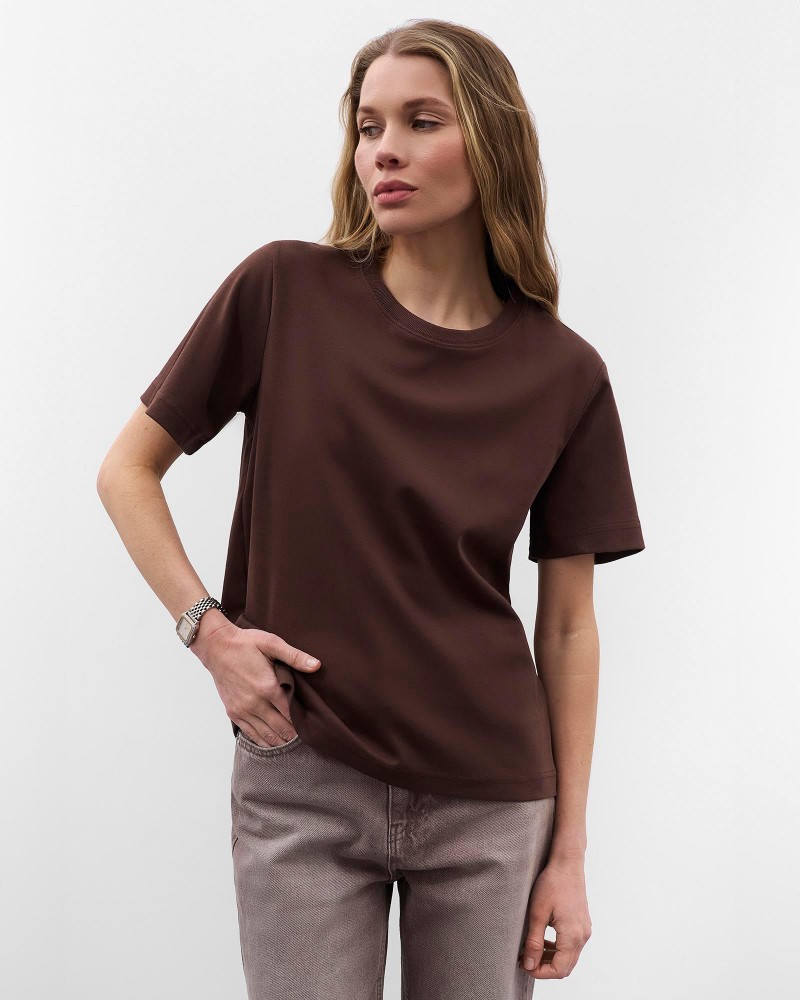 Шоколадна базова футболка FASHIONISTA