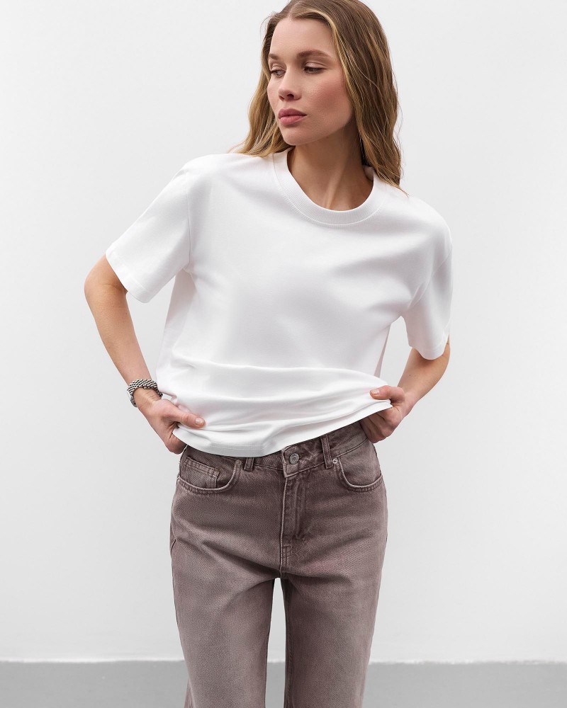 Молочна футболка вільного крою FASHIONISTA