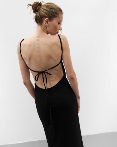 Чорна трикотажна максісукня зі шнурівкою на спині від FASHIONSTA