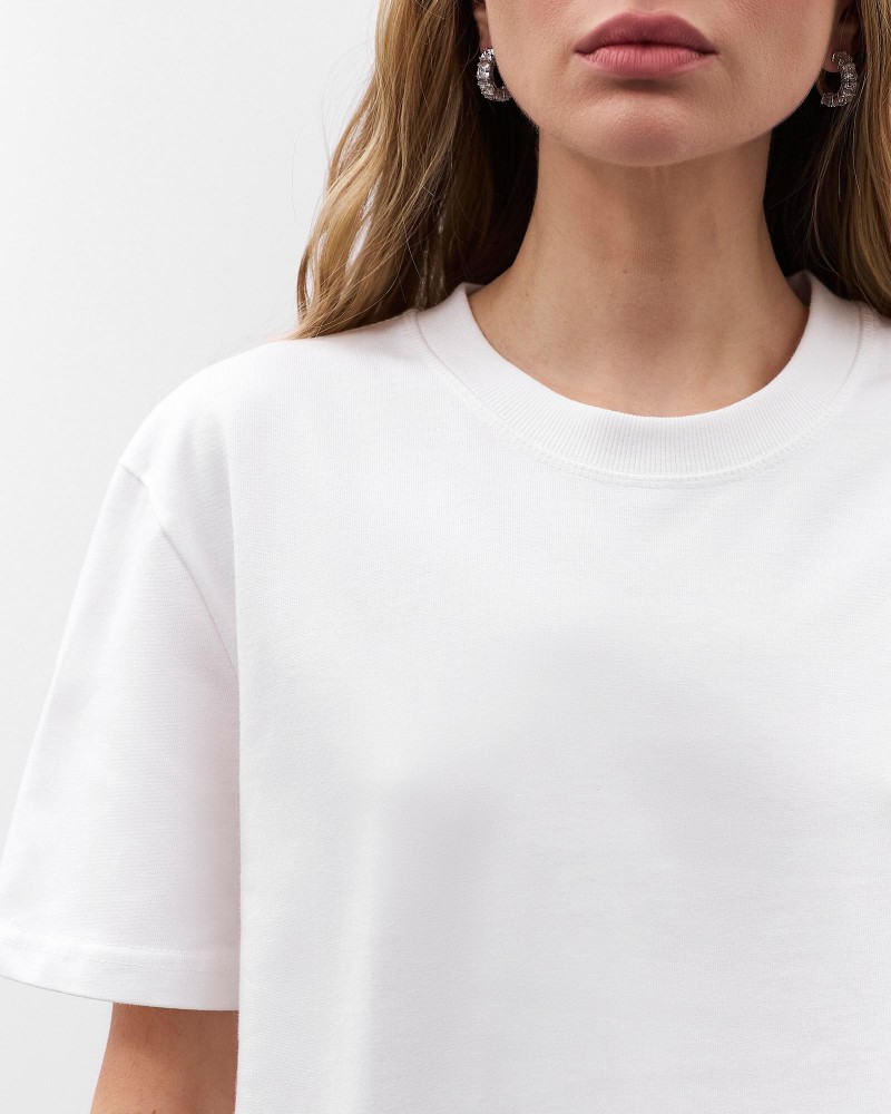 Молочна футболка вільного крою FASHIONISTA