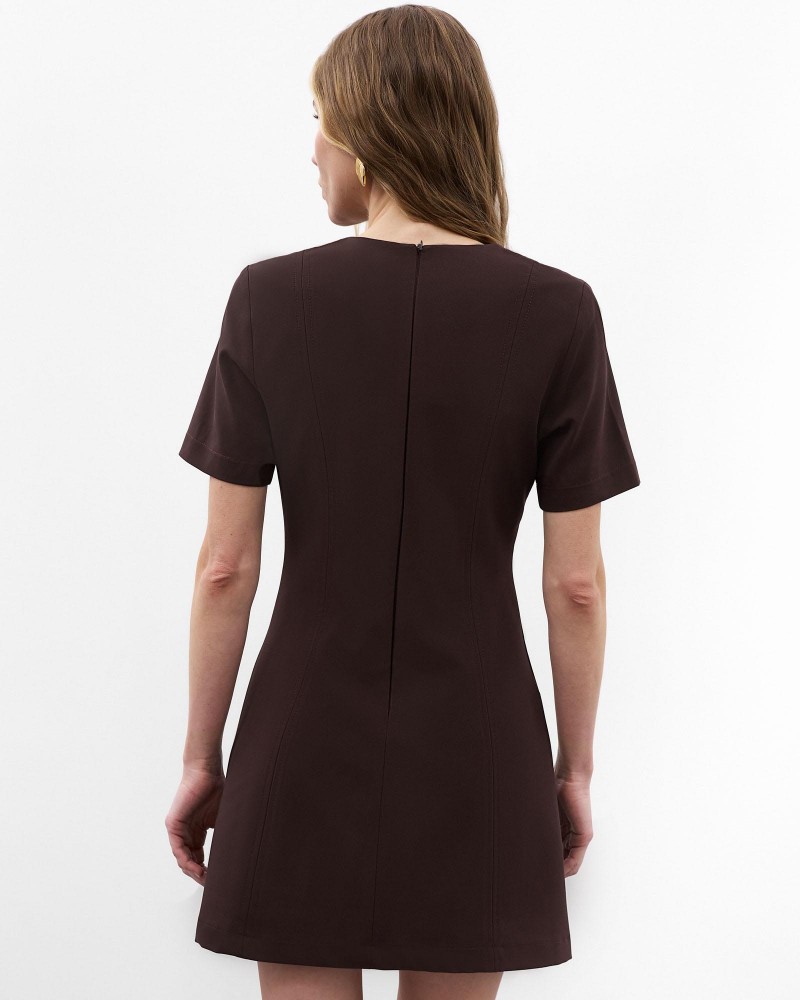 Шоколадна мінісукня з декоративними швами
 FASHIONSTA