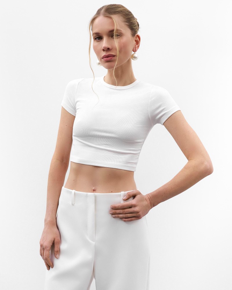 Біла вкорочена футболка FASHIONISTA