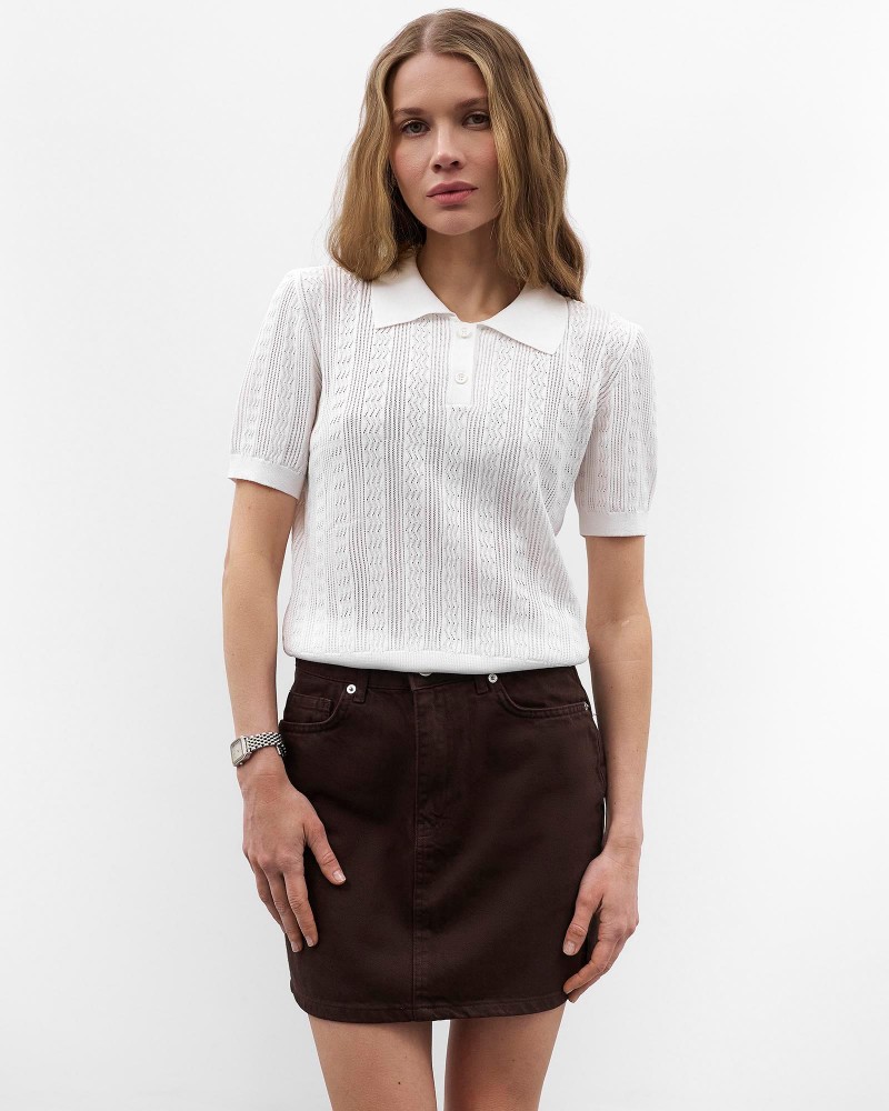 Біла футболка з коміром-поло FASHIONISTA