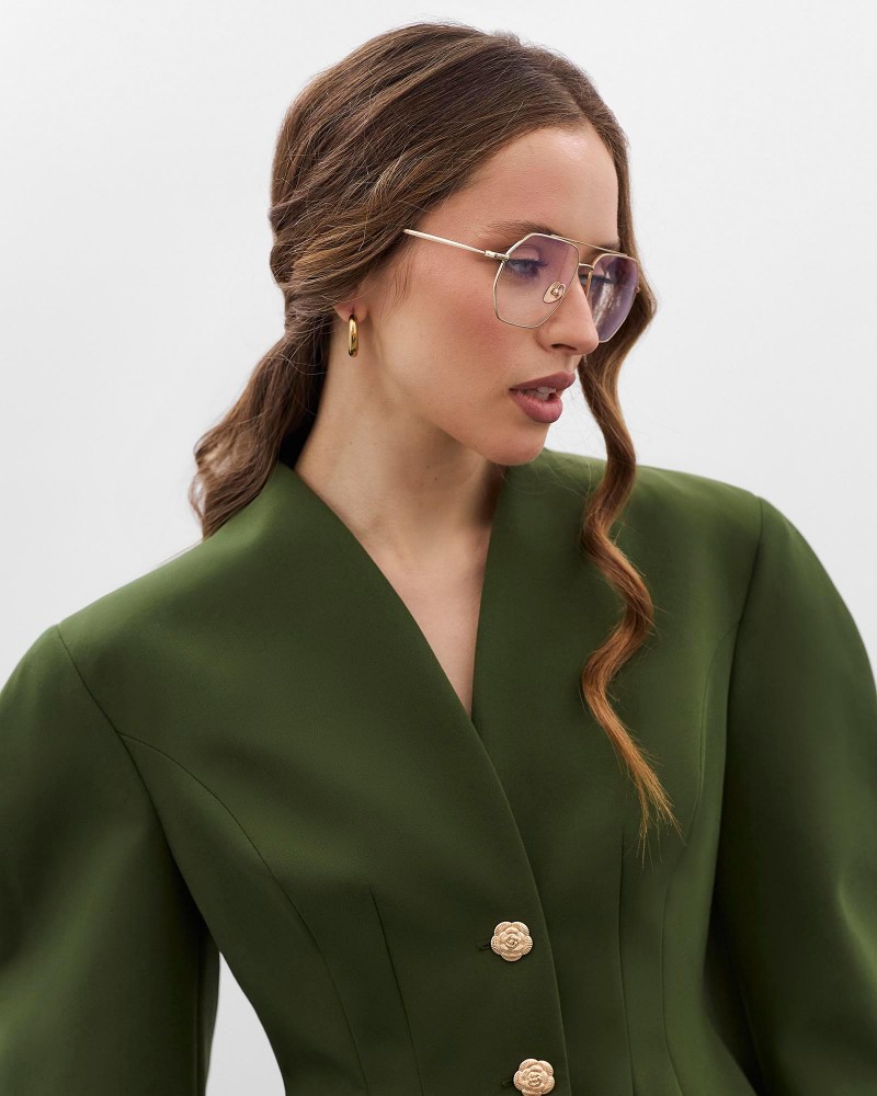 Темно-оливковий жакет з акцентними плечима та відстрочками на талії FASHIONISTA