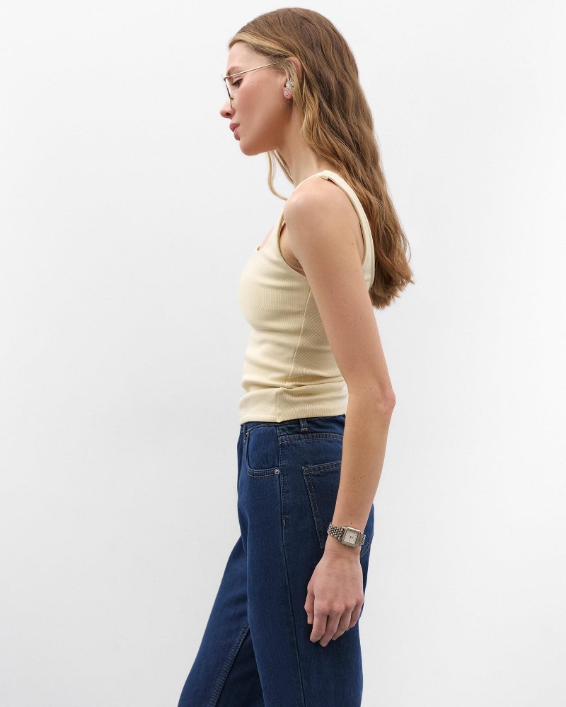 Кремовий топ з прямокутним вирізом FASHIONISTA Кремовий топ з прямокутним вирізом FASHIONISTA