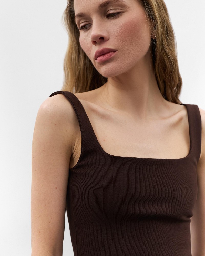 Шоколадний топ з прямокутним вирізом FASHIONISTA Шоколадний топ з прямокутним вирізом FASHIONISTA