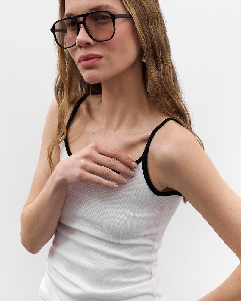 Молочна майка з контрастною окантовкою FASHIONISTA Молочна майка з контрастною окантовкою FASHIONISTA