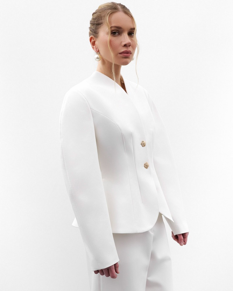 Молочний жакет з акцентними плечима та відстрочками на талії FASHIONISTA