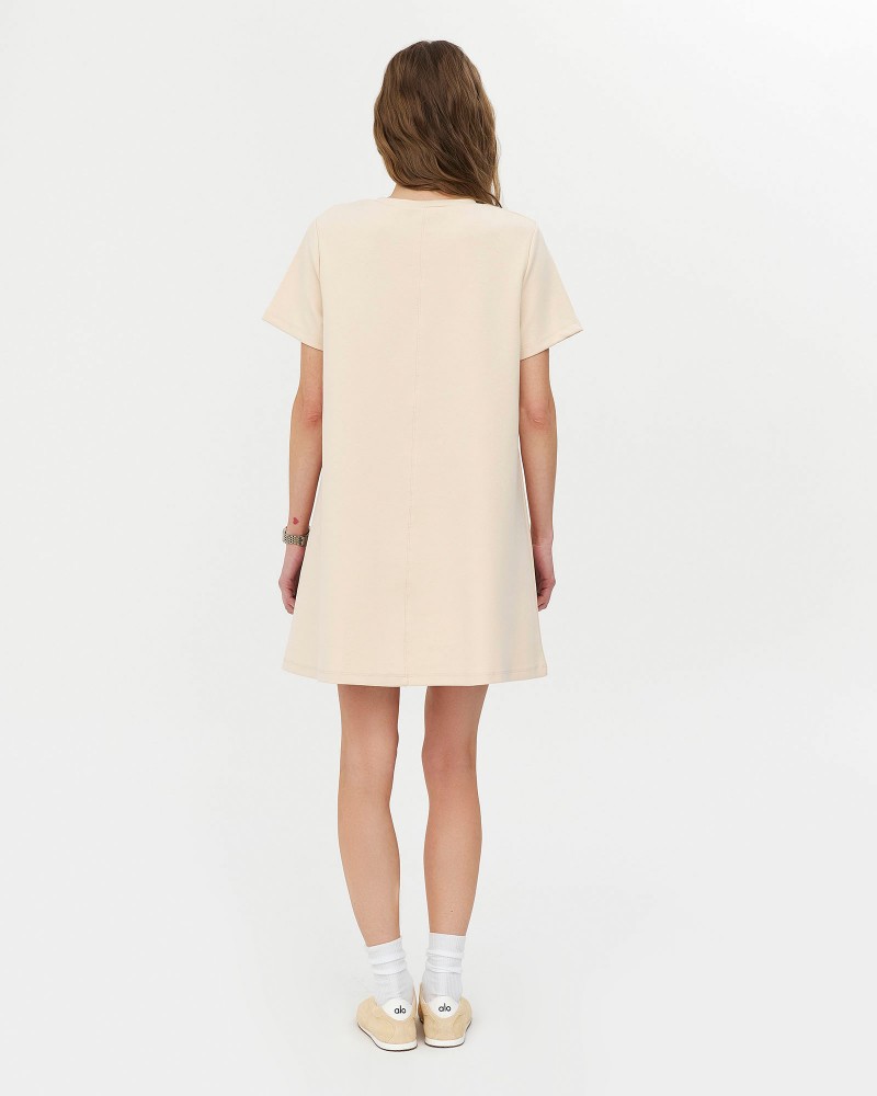 Світло-бежева базова сукня вільного крою
FASHIONSTA Світло-бежева базова сукня вільного крою
FASHIONSTA