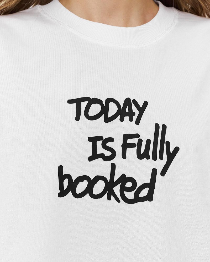 Біла футболка з принтованим написом FASHIONISTA