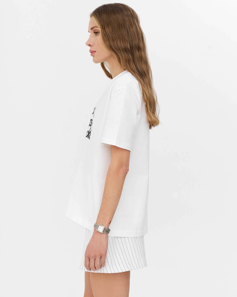 Біла футболка з принтованим написом FASHIONISTA