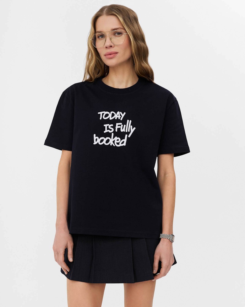 Темно-синя футболка з принтованим написом FASHIONISTA Темно-синя футболка з принтованим написом FASHIONISTA