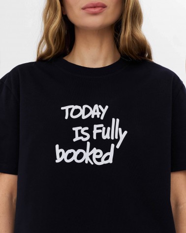 Темно-синя футболка з принтованим написом FASHIONISTA