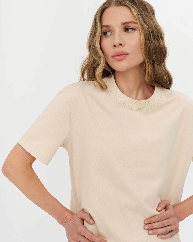 Бежева футболка вільного крою FASHIONISTA