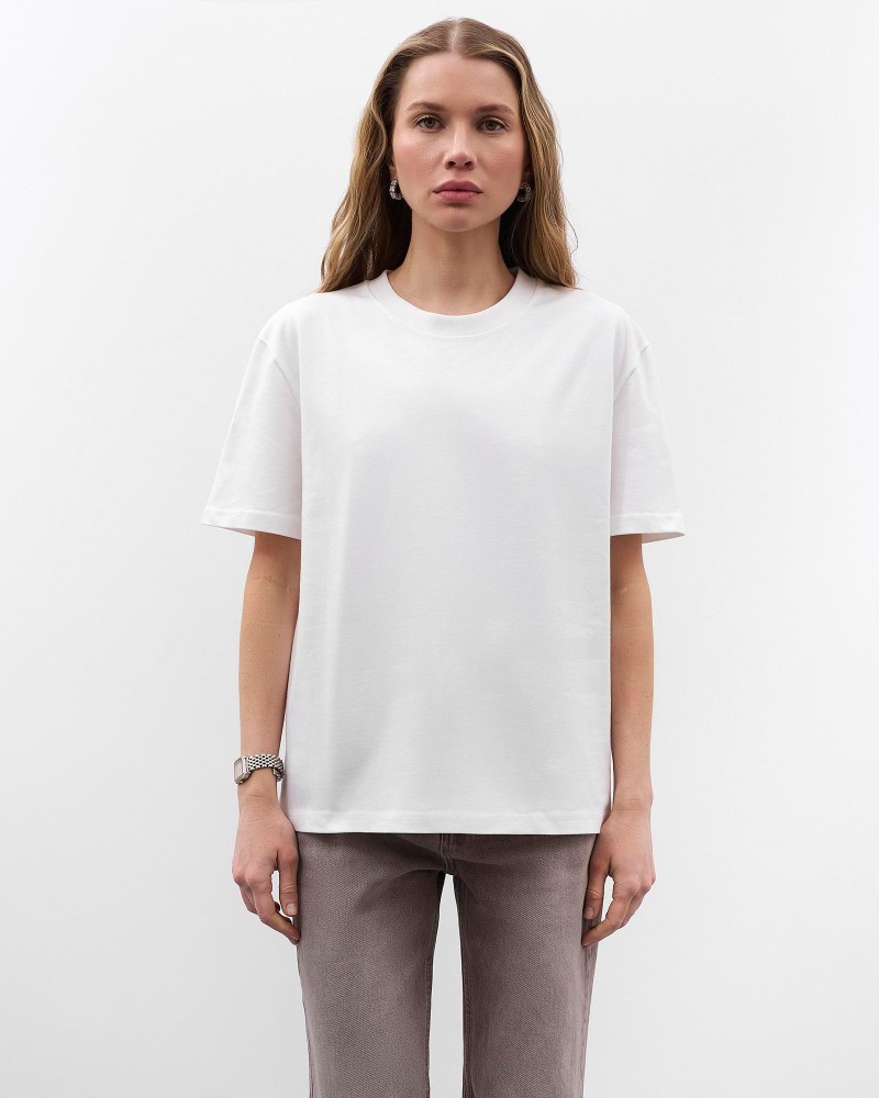 Молочна футболка вільного крою FASHIONISTA