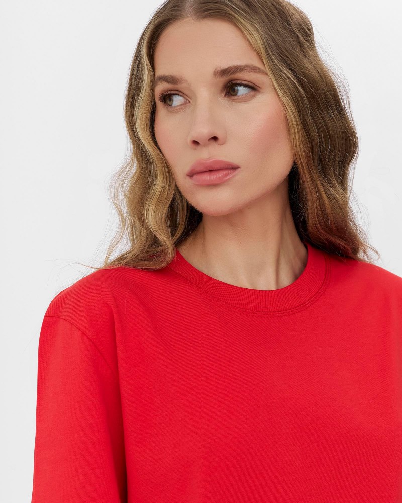 Червона футболка вільного крою FASHIONISTA Червона футболка вільного крою FASHIONISTA