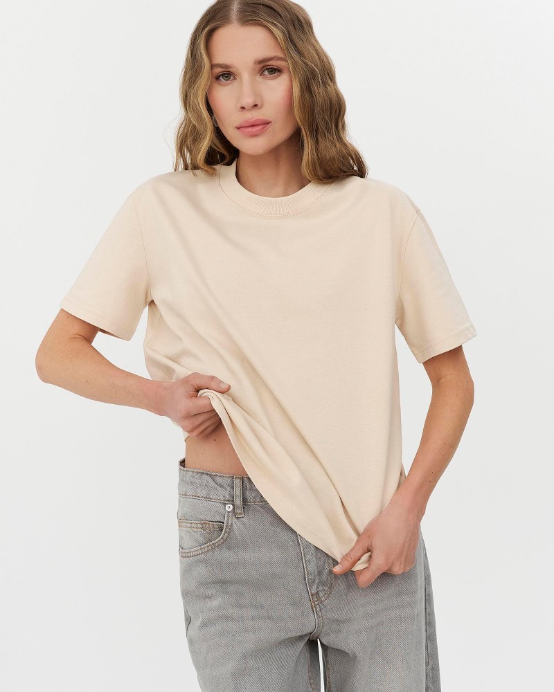Бежева футболка вільного крою FASHIONISTA