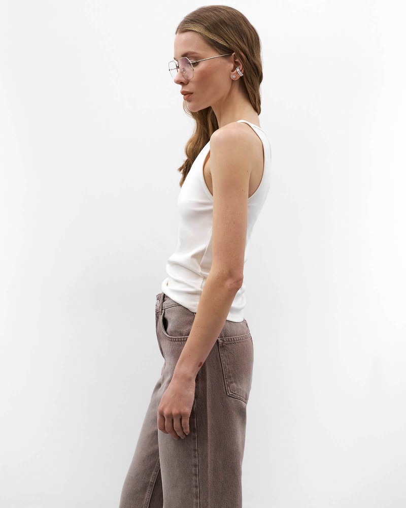 Молочна базова майка з вирізом-човником FASHIONISTA