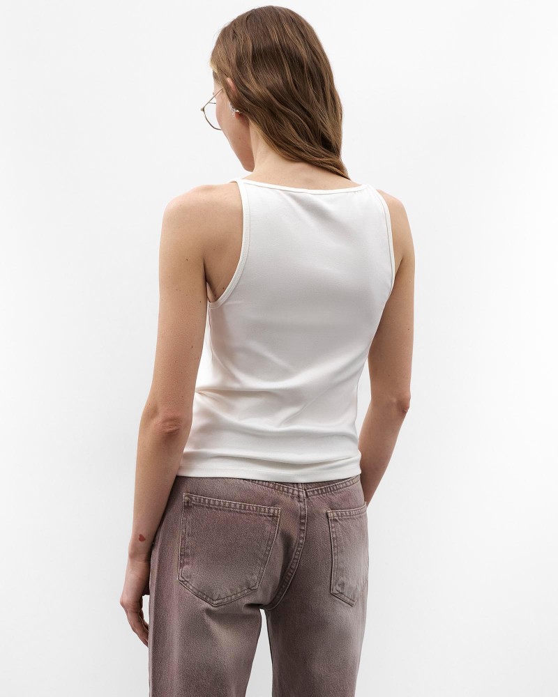 Молочна базова майка з вирізом-човником FASHIONISTA