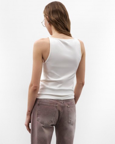 Молочна базова майка з вирізом-човником FASHIONISTA