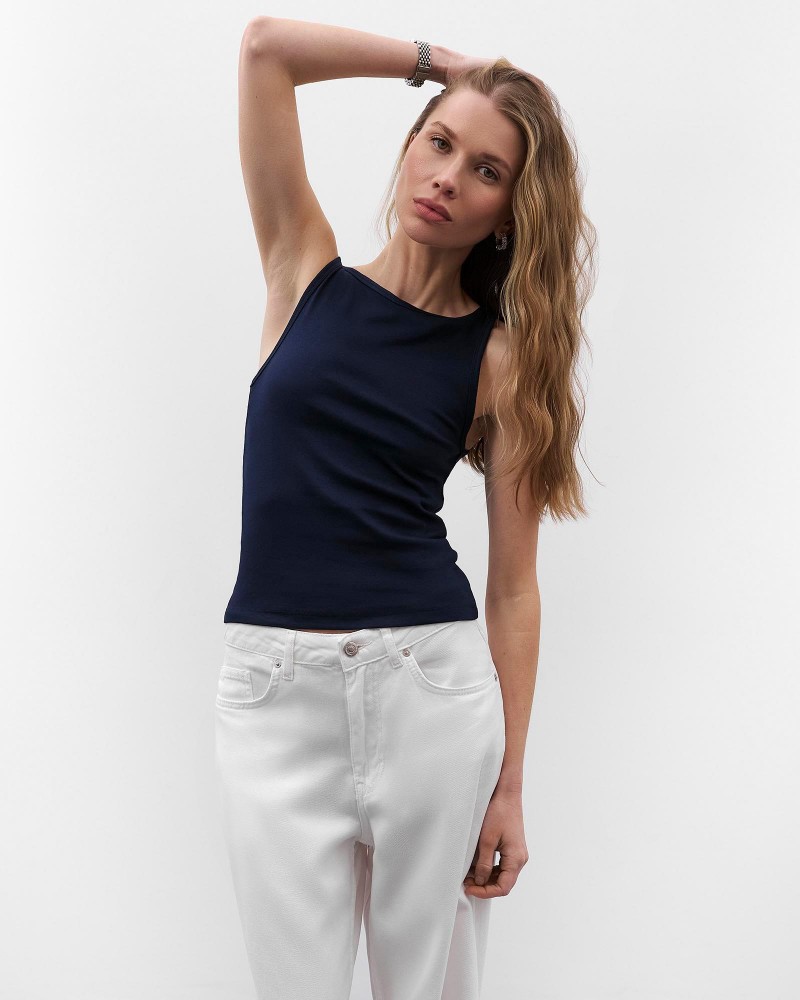 Темно-синя базова майка з вирізом-човником FASHIONISTA