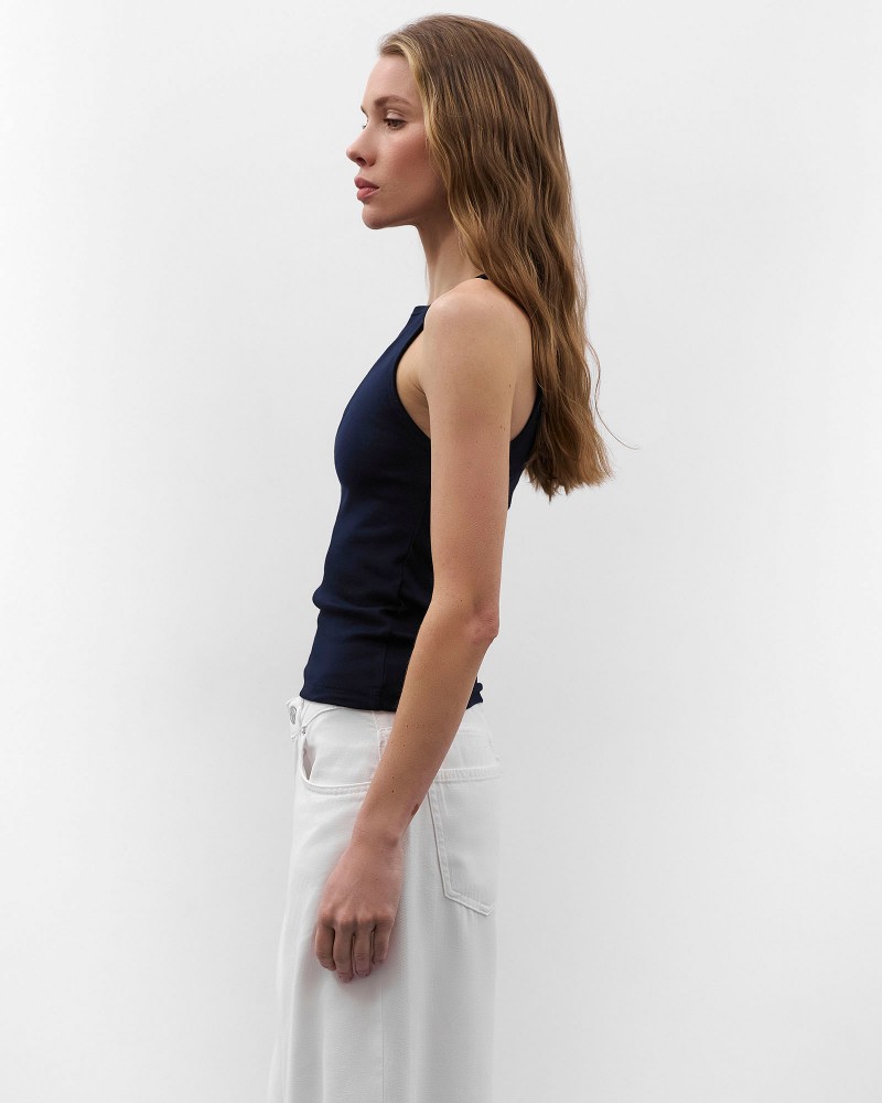 Темно-синя базова майка з вирізом-човником FASHIONISTA