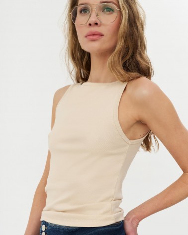 Бежева базова майка з вирізом-човником FASHIONISTA